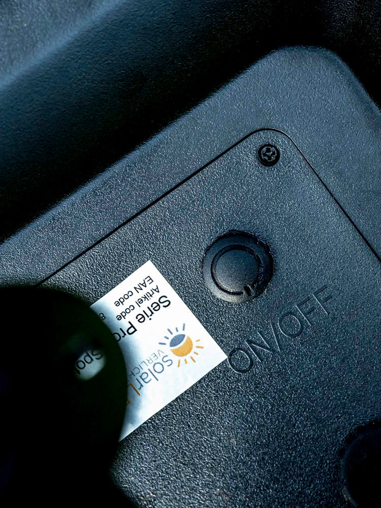 Close up aan/uit knop Iplux Solar verlichting
