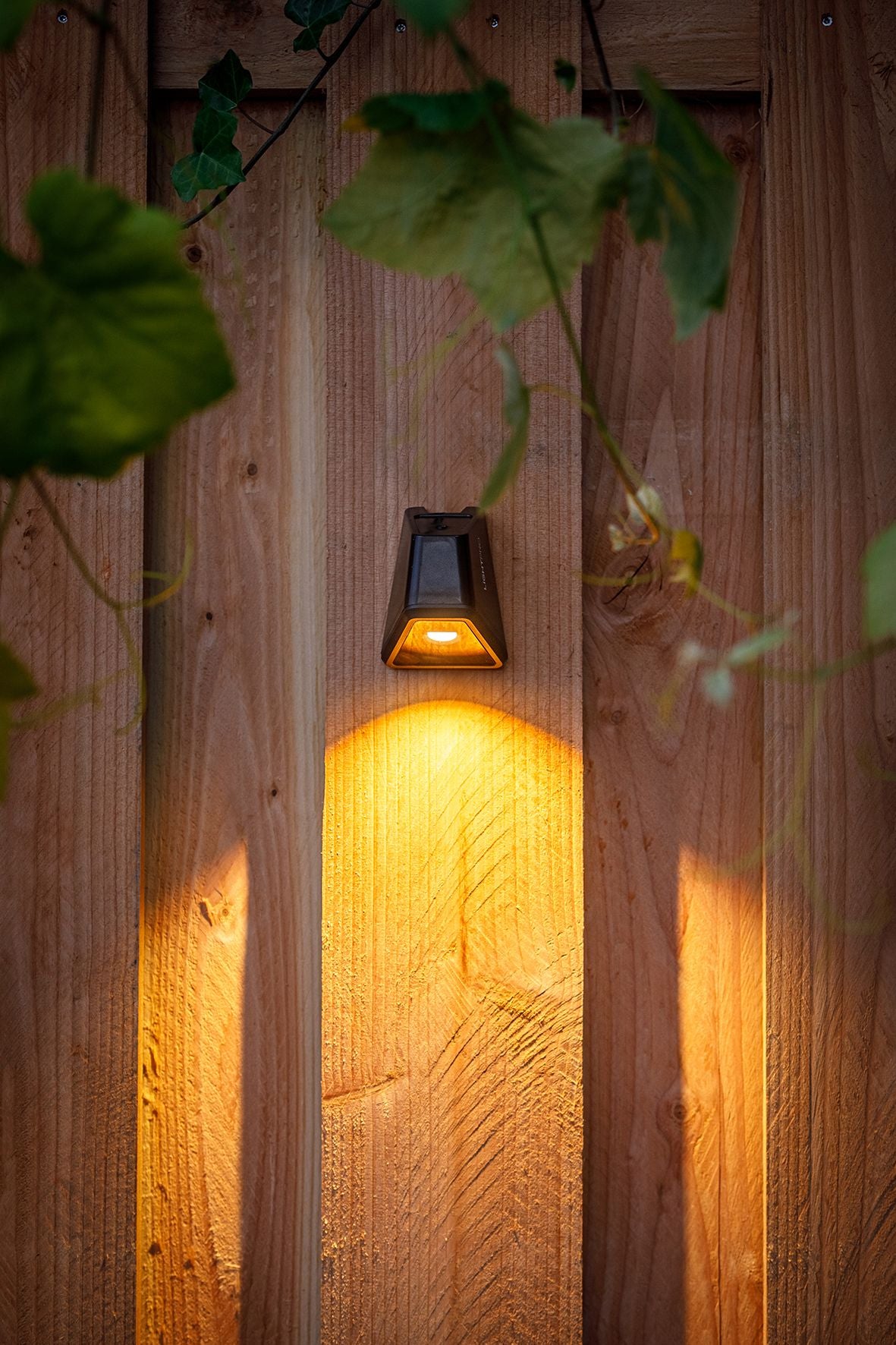 LightPro 12 volt tuinverlichting Tiga DL wandlamp sfeer