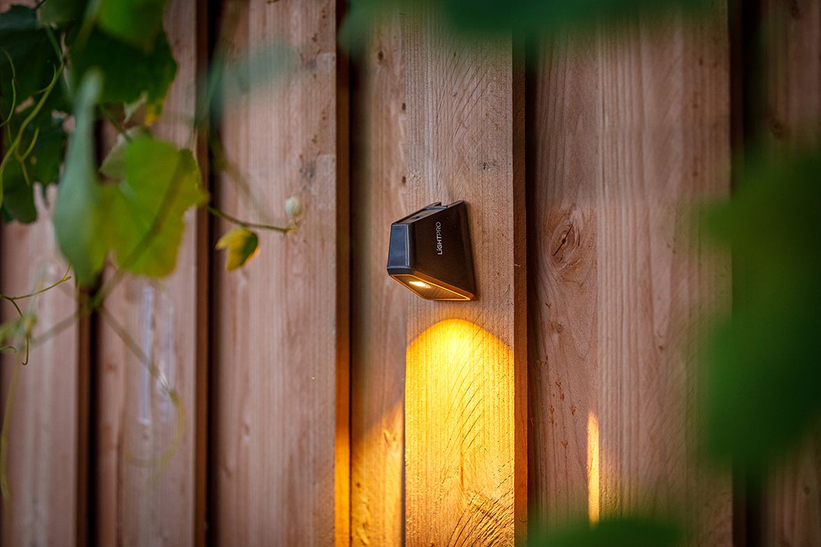 LightPro 12 volt tuinverlichting Tiga DL wandlamp sfeer 2